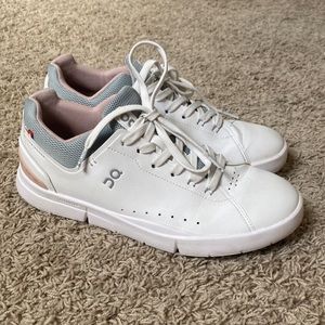 On Cloud The Roger Advantage Sneaker